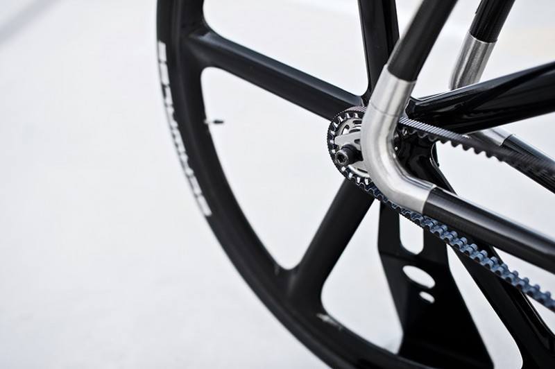 velonia-releases-carbon-fiber-version-of-viks-bike9