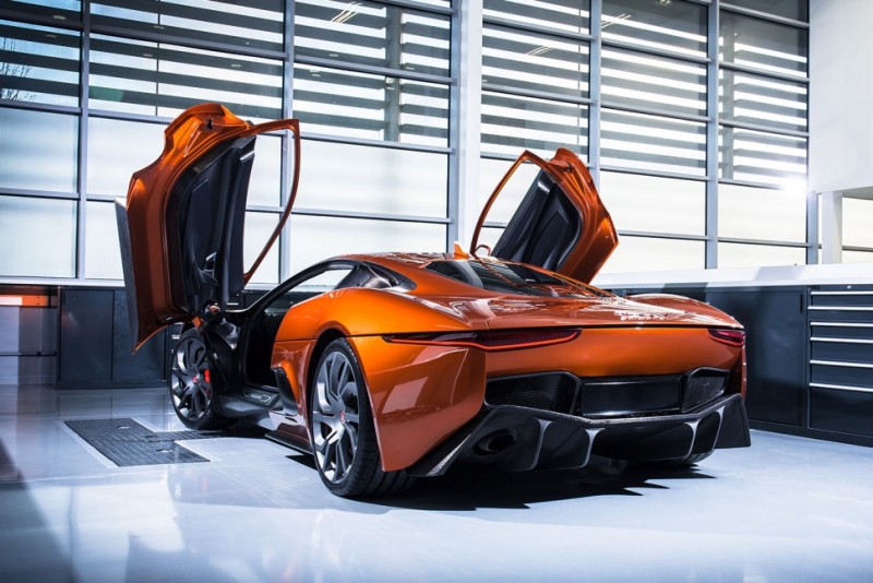jaguar-and-land-rover-unveil-cars-from-james-bond-spectre-movie23