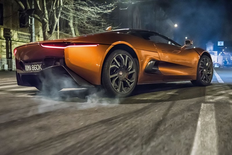 jaguar-and-land-rover-unveil-cars-from-james-bond-spectre-movie32