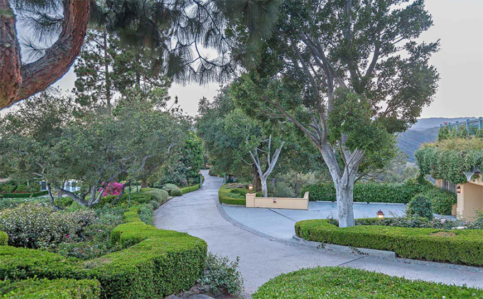 legendary-television-producer-norman-lear-lists-brentwood-compound-for-55m1