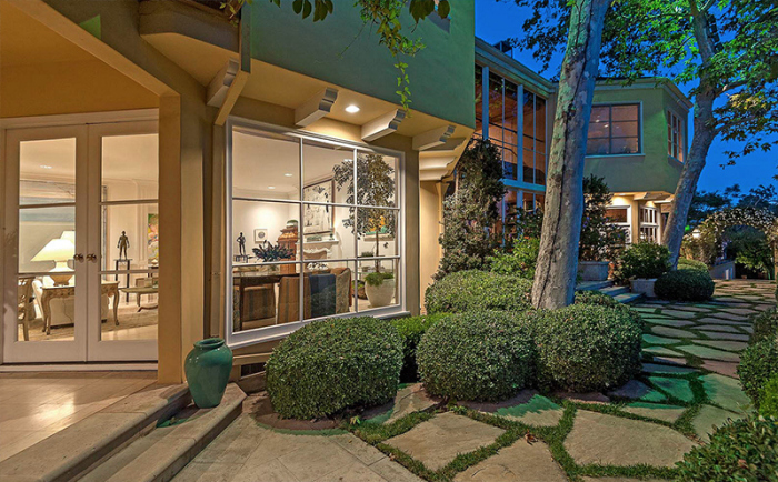legendary-television-producer-norman-lear-lists-brentwood-compound-for-55m16