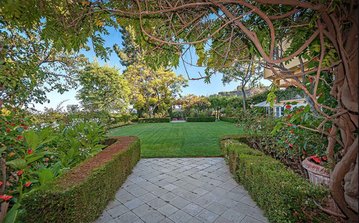 legendary-television-producer-norman-lear-lists-brentwood-compound-for-55m4