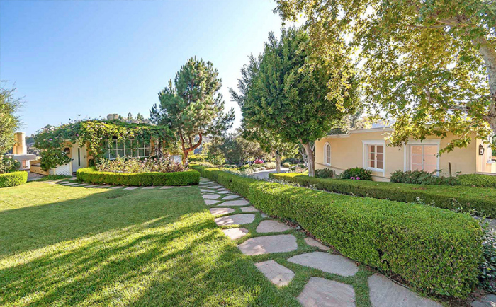 legendary-television-producer-norman-lear-lists-brentwood-compound-for-55m7