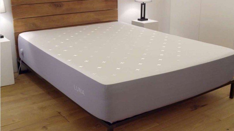 luma-smart-mattress-cover-tracks-and-optimizes-your-sleep4