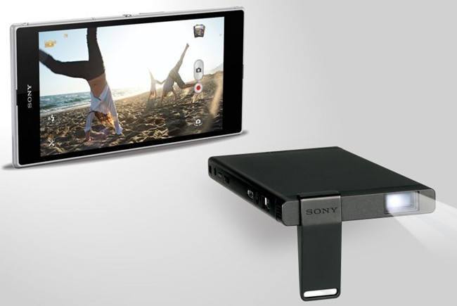sony-mobile-projector-delivers-hd-quality-on-any-surface4