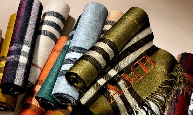 you-can-now-personalize-your-burberry-scarf1