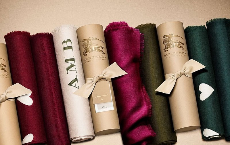 you-can-now-personalize-your-burberry-scarf2
