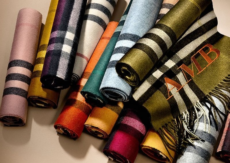 you-can-now-personalize-your-burberry-scarf7