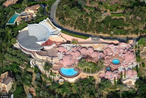 pierre-cardin-lists-outlandish-bubble-palace-in-the-south-of-france-for-450m1
