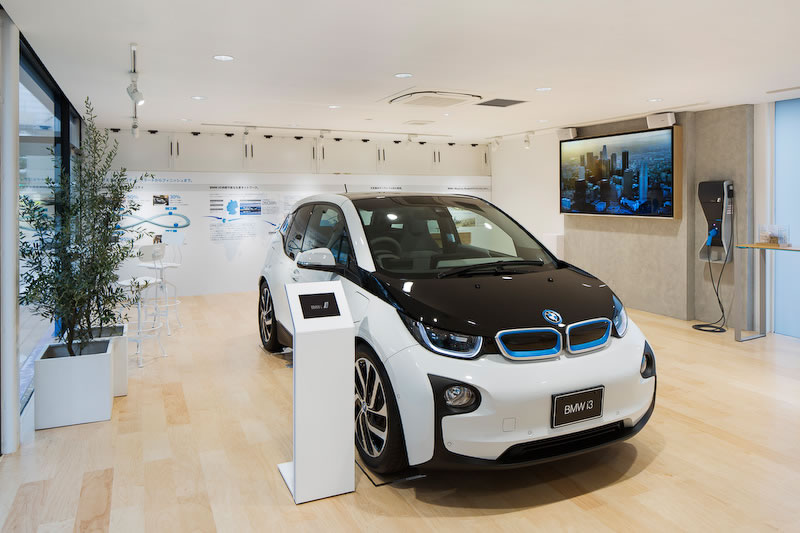 worlds-first-bmw-i-showroom-open-in-tokyo3