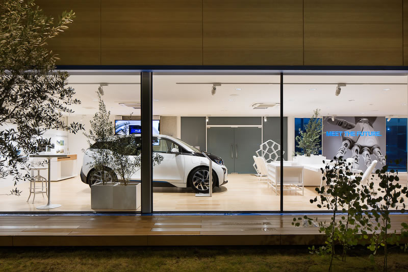 worlds-first-bmw-i-showroom-open-in-tokyo6