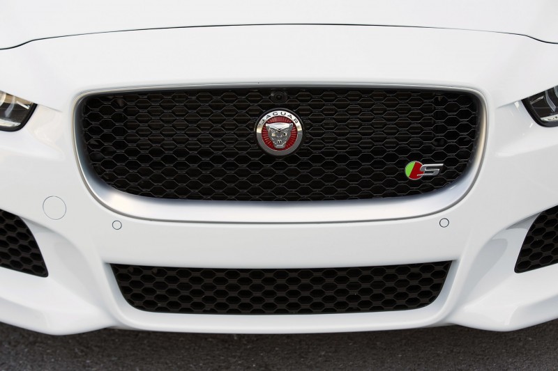 2016-jaguar-xe-starts-at-only-36k19