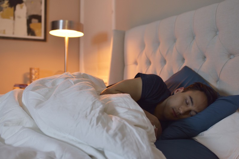 ario-smart-lamp-adjusts-its-hues-to-help-you-sleep-better3