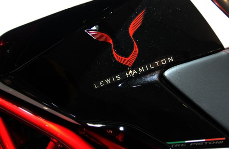 f1-world-champion-lewis-hamilton-teams-up-with-mv-agusta-for-limited-edition-motorcycle3