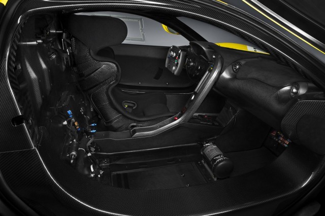 mclaren-p1-gtr-driver-program-offers-intensive-course-to-p1-owners5