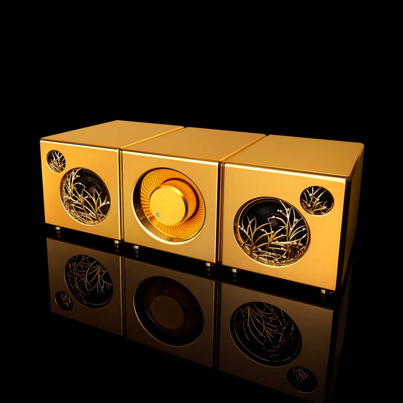this-5m-sound-system-is-made-of-over-130-pounds-of-gold-and-diamonds1