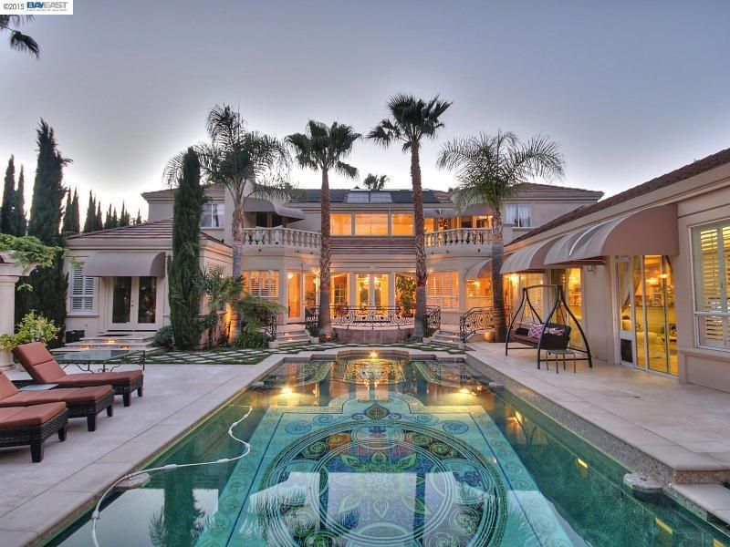 Motley Crue Frontman Vince Neil Selling Stately Mansion for $2.58M ...