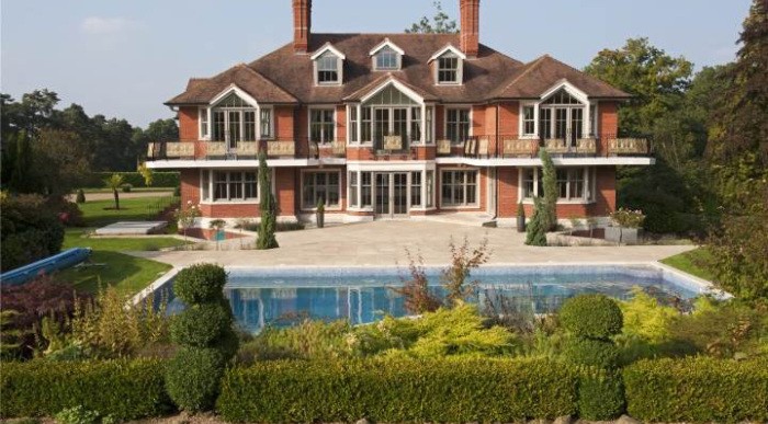 Tom Cruise Looking to Sell U.K. Mansion Near London for $7.4M