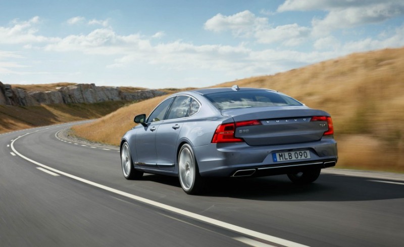 volvos-2017-s90-flagship-is-a-luxurious-all-wheel-drive-hybrid2