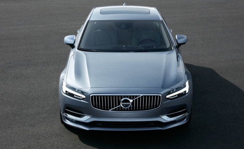 volvos-2017-s90-flagship-is-a-luxurious-all-wheel-drive-hybrid4