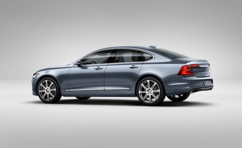 volvos-2017-s90-flagship-is-a-luxurious-all-wheel-drive-hybrid8