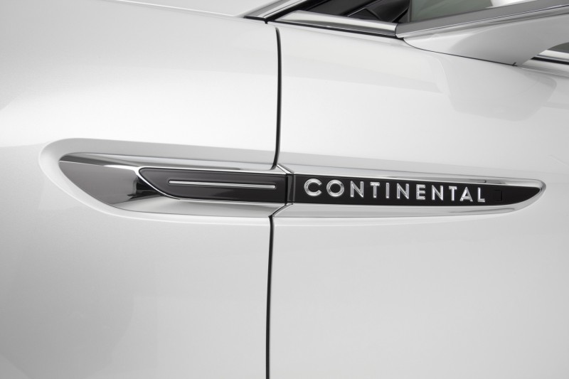 a-look-at-the-all-new-2017-lincoln-continental11