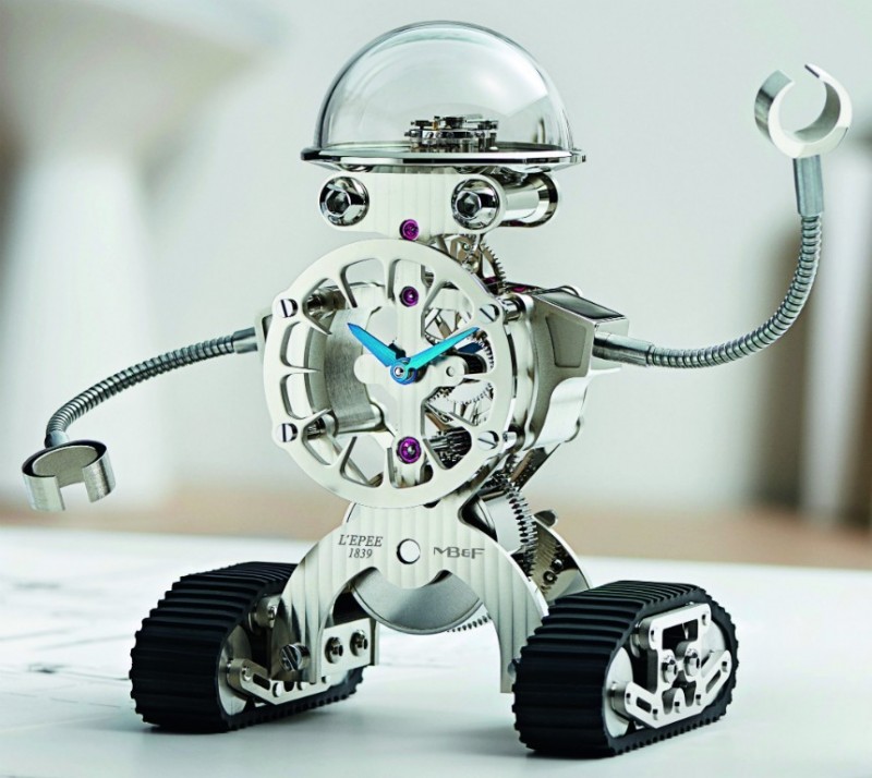 mbf-sherman-is-a-robot-shaped-clock7