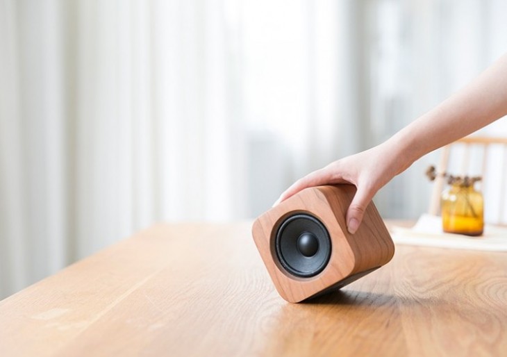 Sugr Cube Wi-Fi Speaker Uses Touch and Motion Controls Instead of Buttons