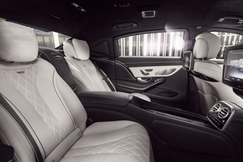 at-518k-mercedes-maybach-s600-guard-protects-against-explosive-devices-and-bullets10