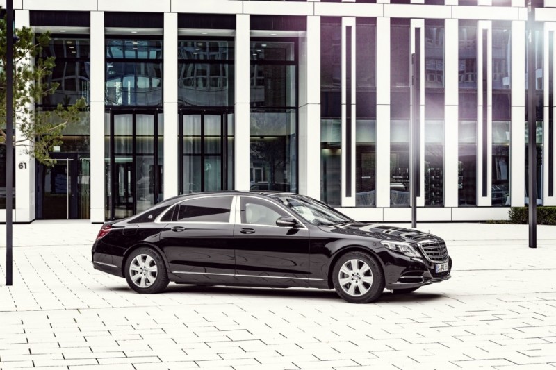 at-518k-mercedes-maybach-s600-guard-protects-against-explosive-devices-and-bullets3