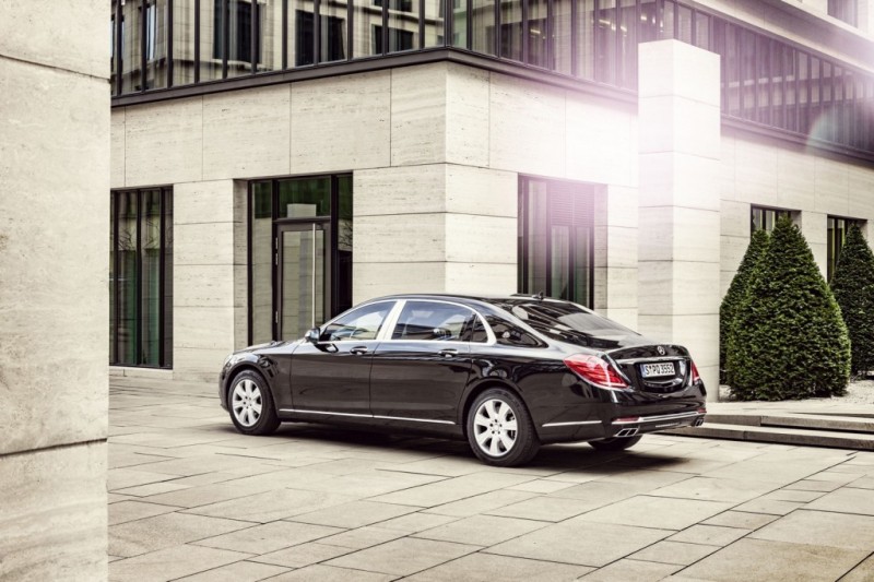 at-518k-mercedes-maybach-s600-guard-protects-against-explosive-devices-and-bullets6