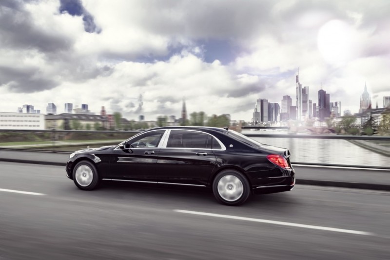 at-518k-mercedes-maybach-s600-guard-protects-against-explosive-devices-and-bullets9