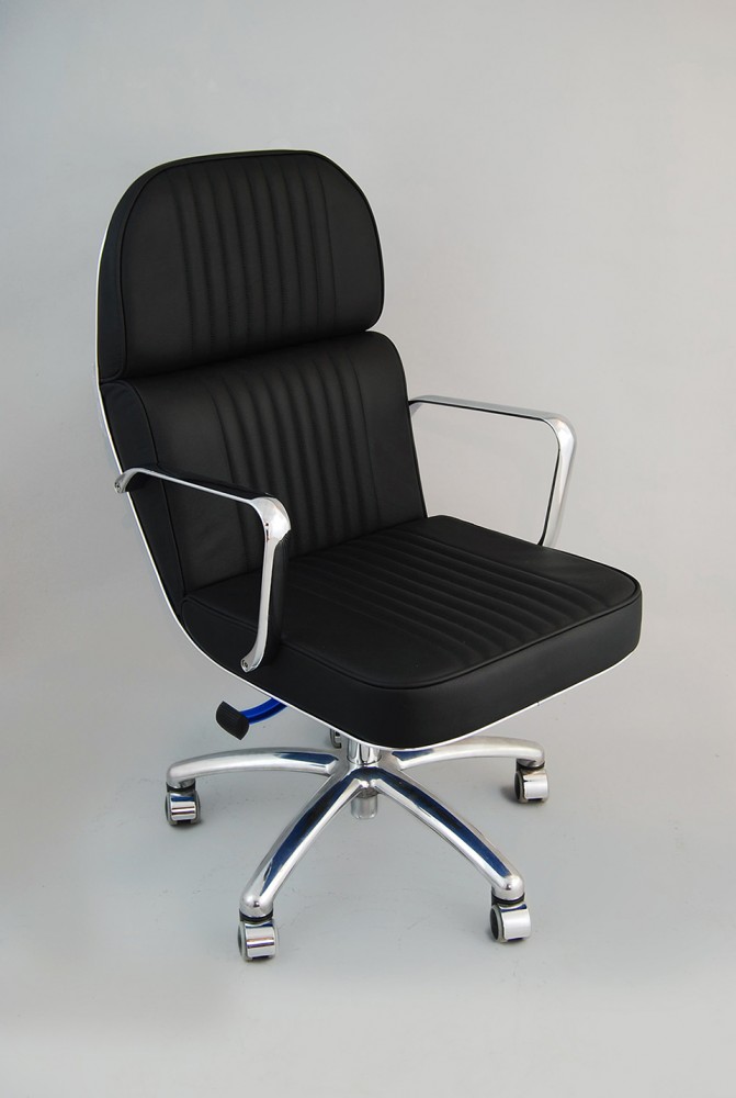 bel-bel-turns-vespa-scooters-into-office-chairs11