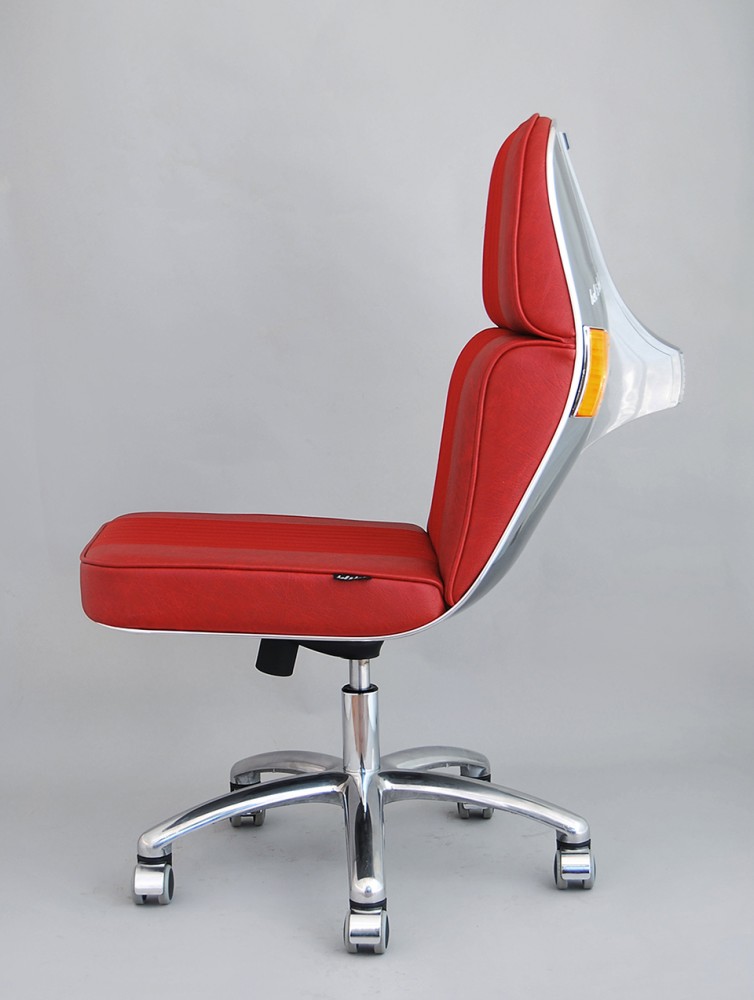 bel-bel-turns-vespa-scooters-into-office-chairs19