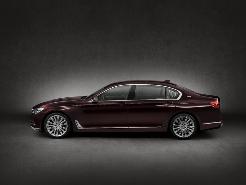 bmw-finally-gives-its-7-series-the-m-treatment-with-m760li-xdrive21