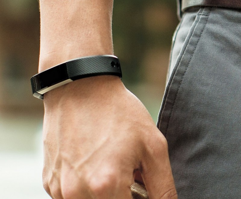 fitbit-alta-makes-wearables-more-fashionable3