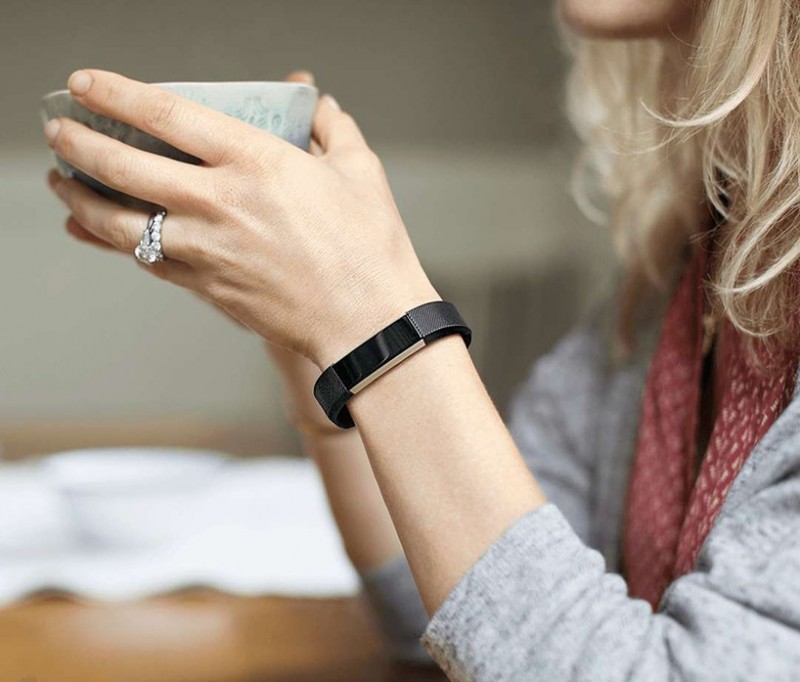 fitbit-alta-makes-wearables-more-fashionable4