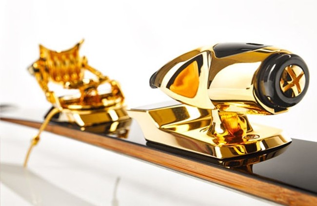 hit-the-slopes-in-style-with-these-50k-gold-plated-skis3