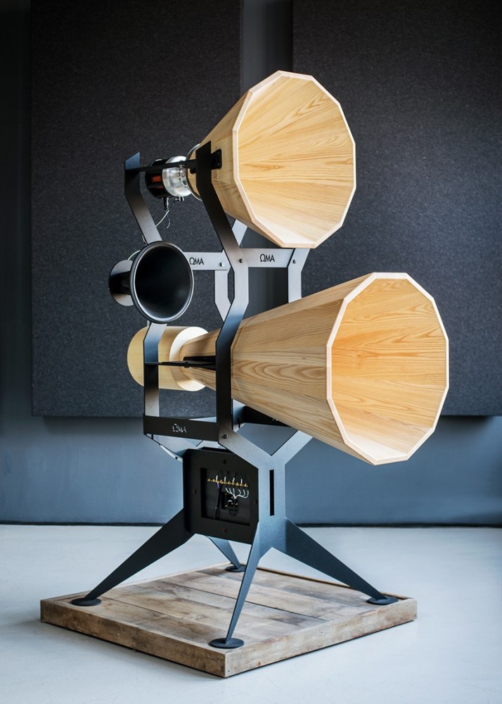 omas-280k-imperia-speakers-use-conical-horns-to-produce-sound3