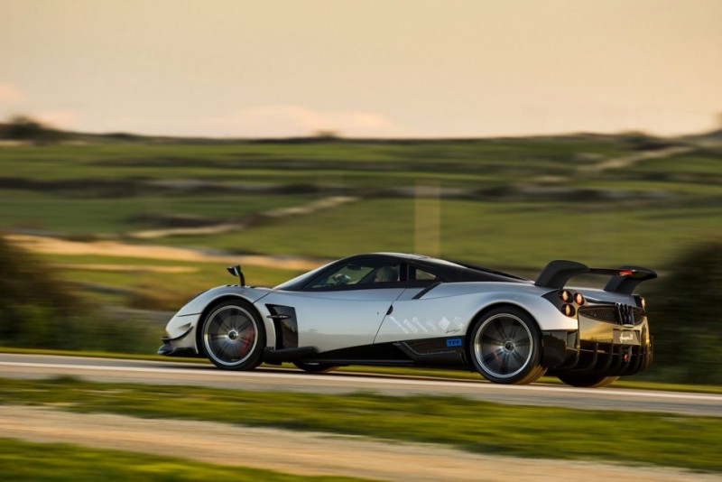 paganis-new-2-5m-huayra-bc-hypercar-is-already-sold-out14