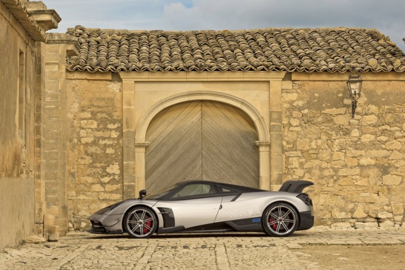 paganis-new-2-5m-huayra-bc-hypercar-is-already-sold-out9