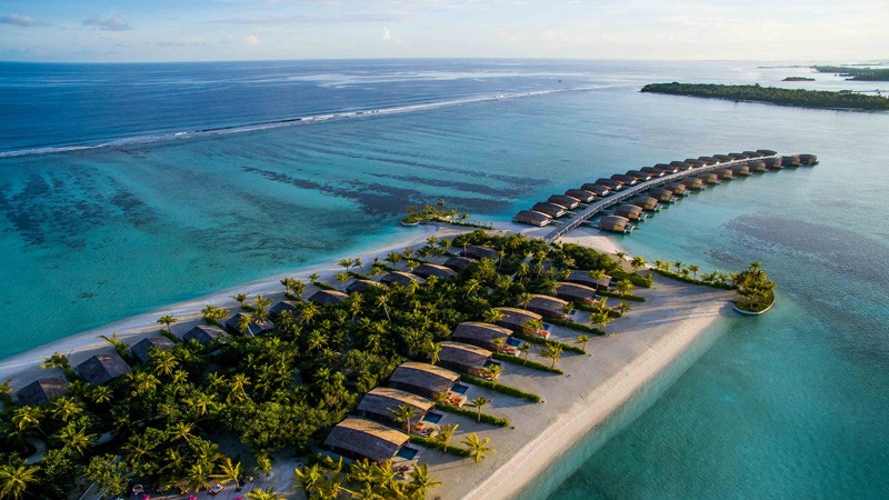 worlds-first-solar-powered-resort-opens-in-the-maldives11