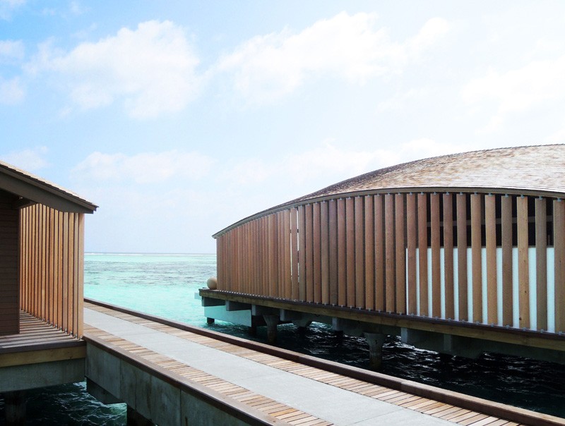 worlds-first-solar-powered-resort-opens-in-the-maldives9