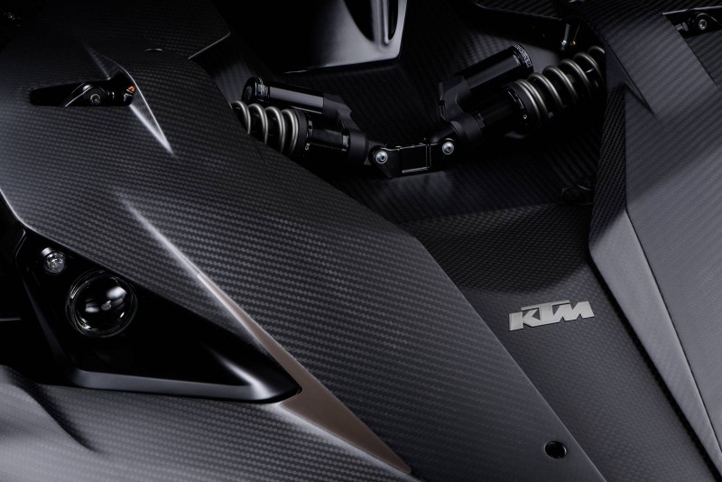 2016-ktm-x-bow-black-edition-is-all-carbon-fiber4