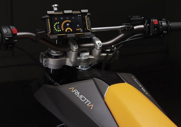 2WD Amortia Due Bikes Feature Android-Powered Dash Display