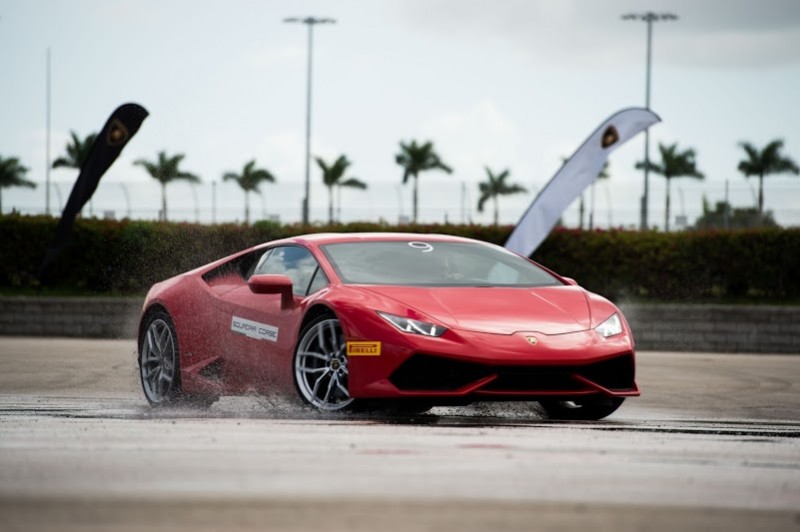 learn-how-to-tame-a-lamborghini-with-the-accademia-and-esperienza-programs10