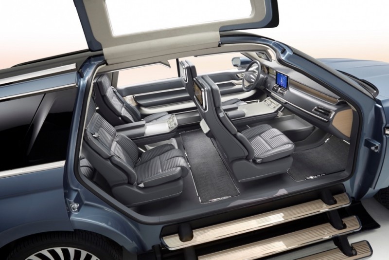 lincoln-showcases-navigator-concept-with-gullwing-doors10