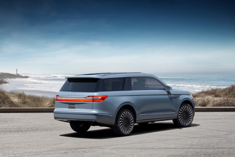 lincoln-showcases-navigator-concept-with-gullwing-doors6