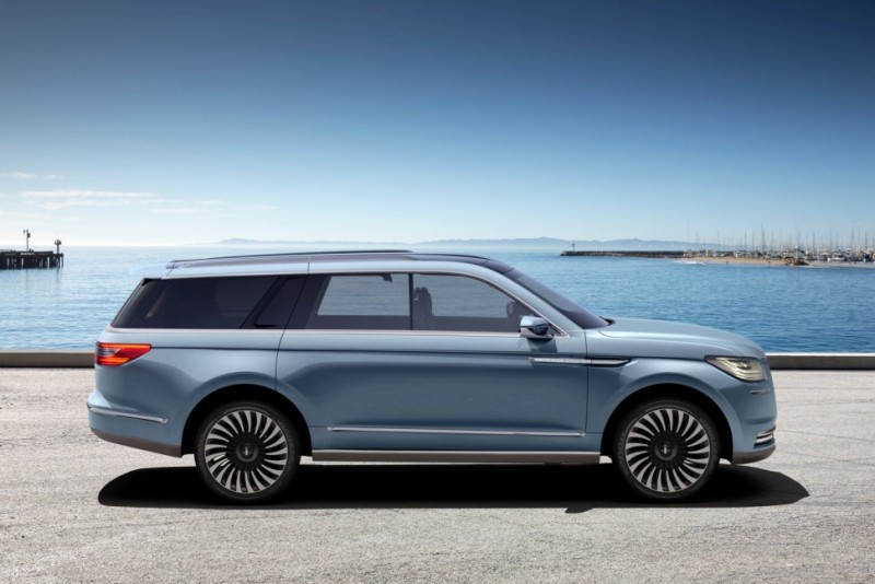 lincoln-showcases-navigator-concept-with-gullwing-doors7