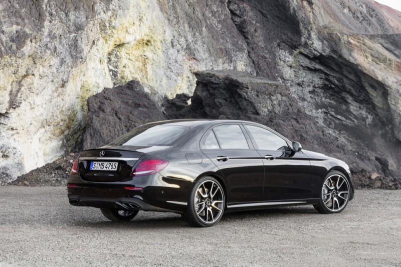 mercedes-amg-expands-2017-lineup-with-e43-sedan5